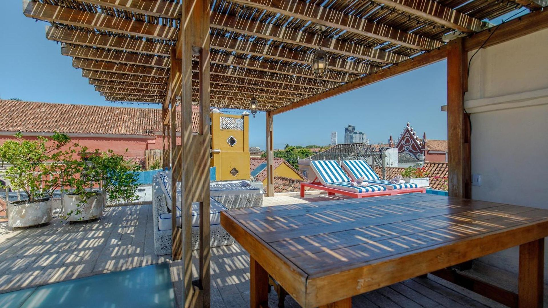 Casa Stella - Authentic Luxury Rooftop Pool Villa *