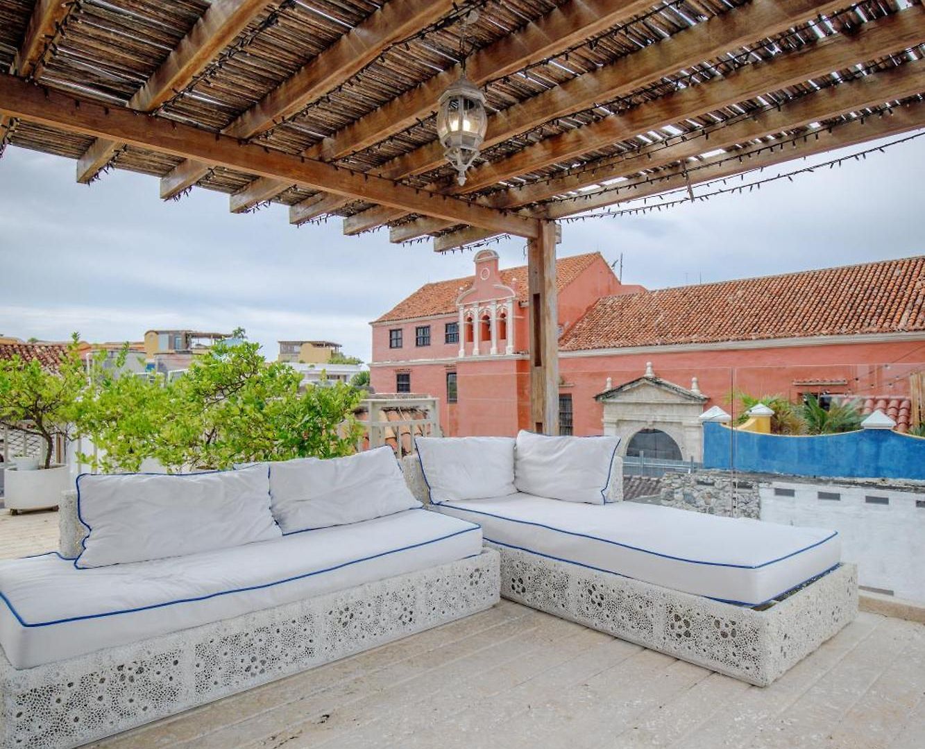 Casa Stella - Authentic Luxury Rooftop Pool Villa
