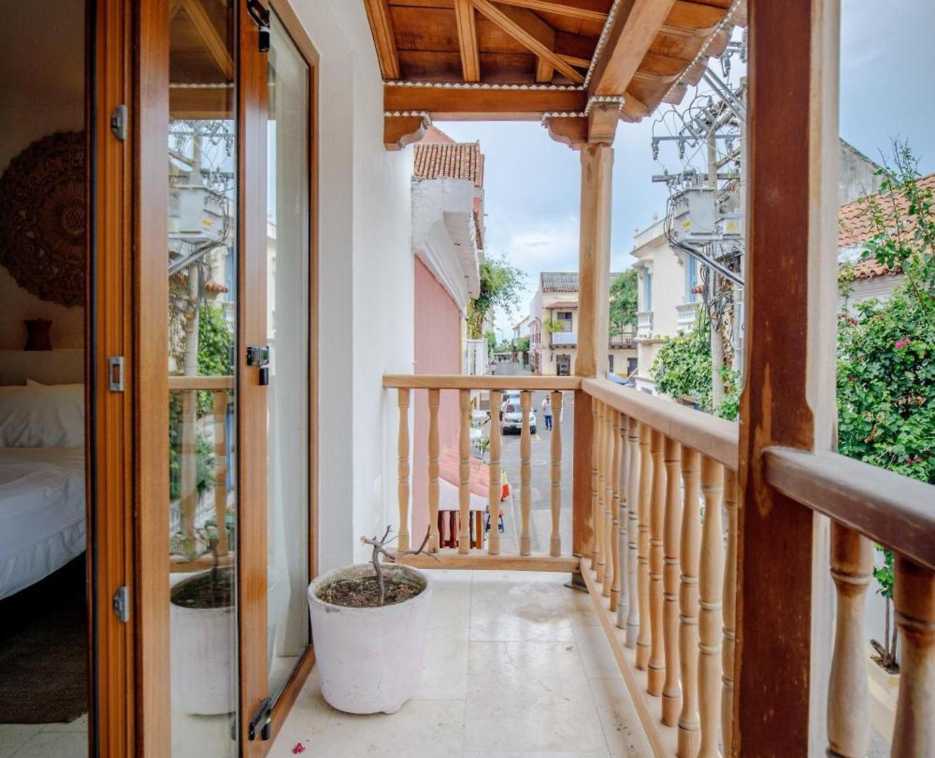 Casa Stella - Authentic Luxury Rooftop Pool Villa Cartagena