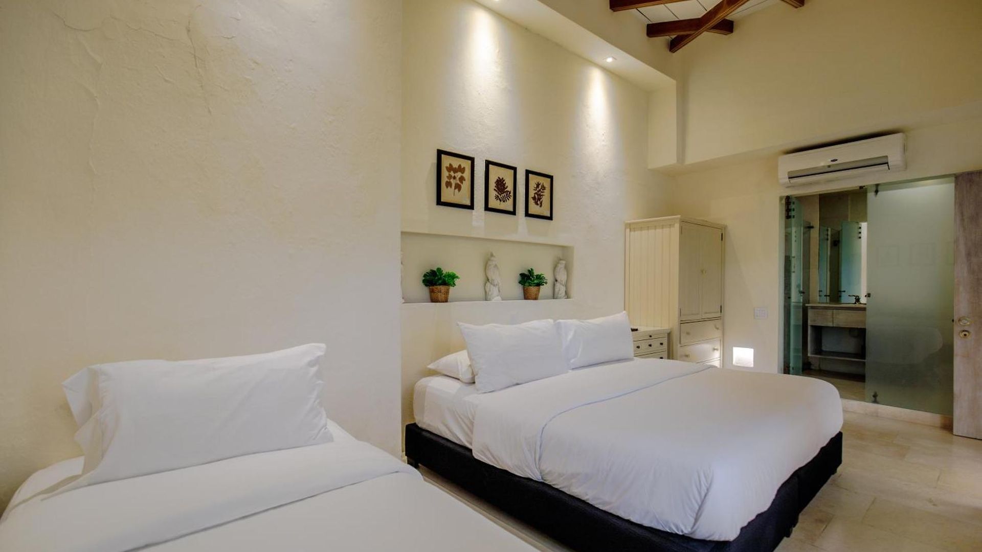 Casa Stella - Authentic Luxury Rooftop Pool Villa Cartagena