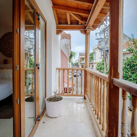 Casa Stella - Authentic Luxury Rooftop Pool Villa Cartagena