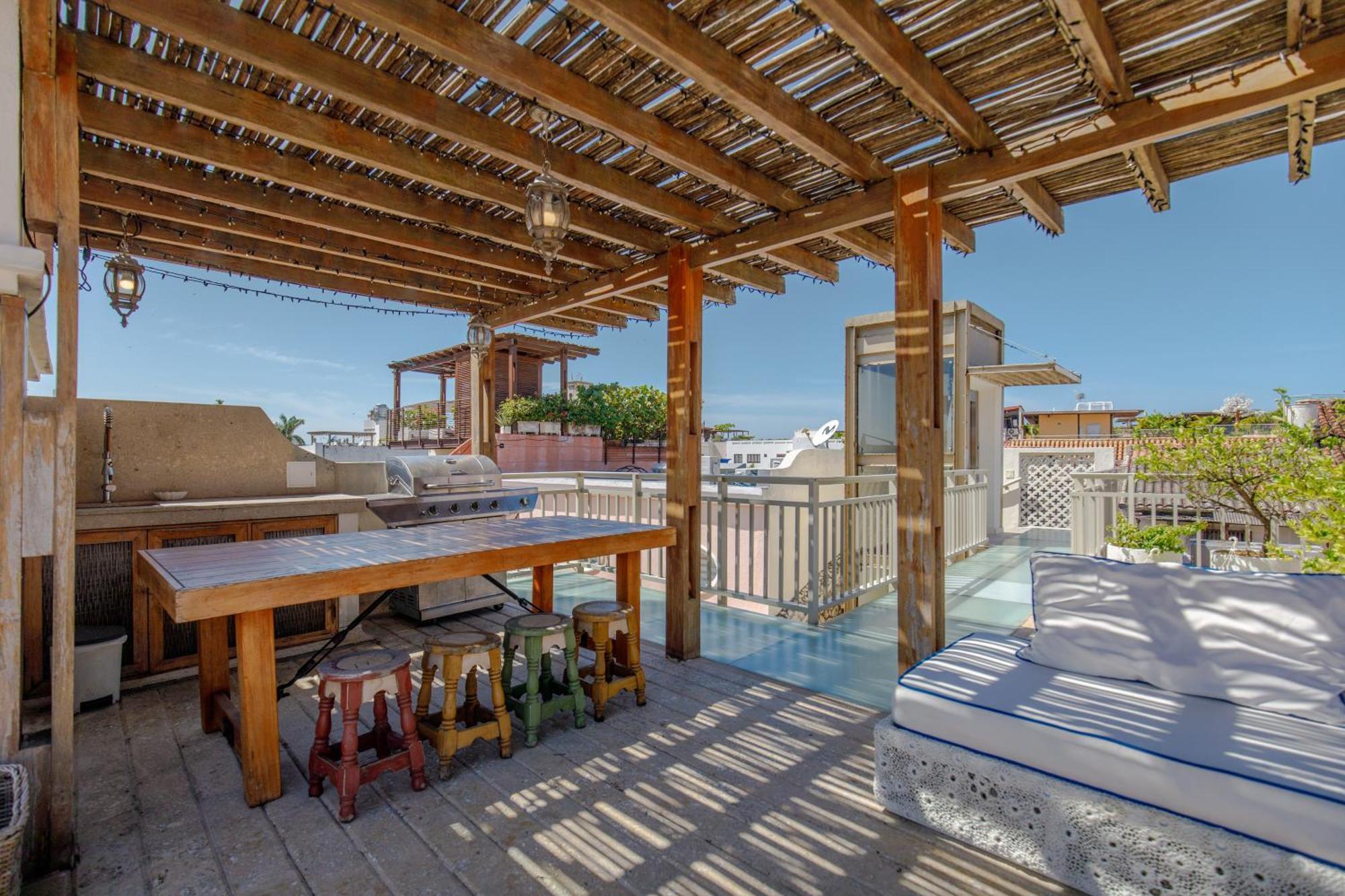 Casa Stella - Authentic Luxury Rooftop Pool Villa *