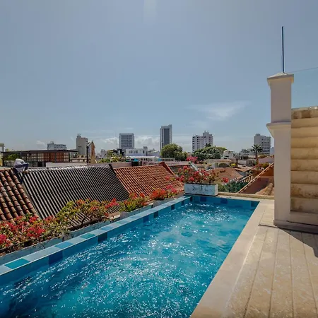 Villa Casa Stella - Authentic Luxury Rooftop Pool