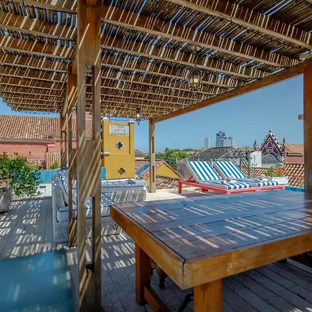 Casa Stella - Authentic Luxury Rooftop Pool Villa *