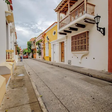 Casa Stella - Authentic Luxury Rooftop Pool Cartagena