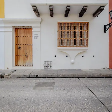 Casa Stella - Authentic Luxury Rooftop Pool Cartagena