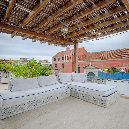Casa Stella - Authentic Luxury Rooftop Pool Villa