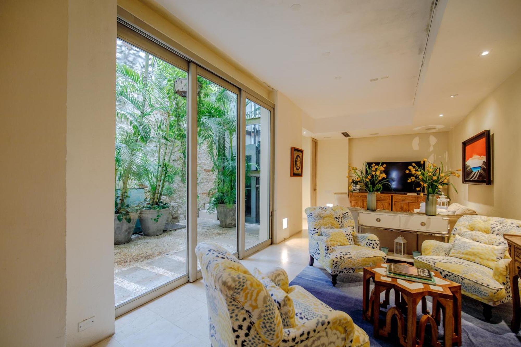 Casa Stella - Authentic Luxury Rooftop Pool Cartagena